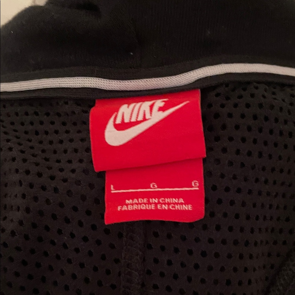 “Nike” Black Hooded Vest with Logo! - Picture 9 of 11
